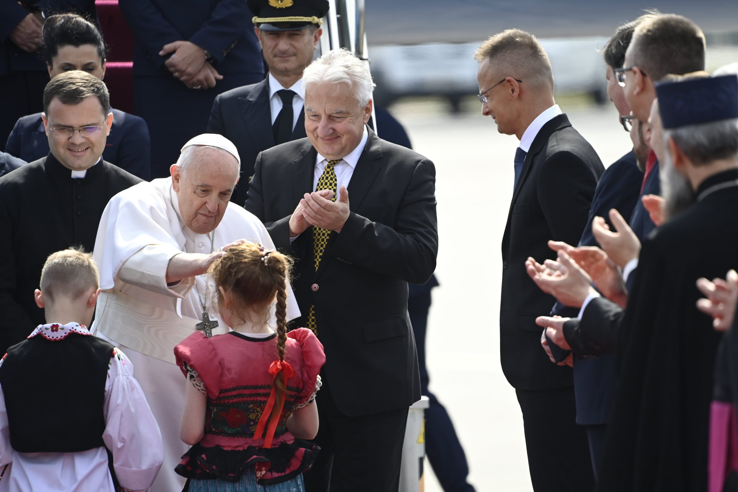 Hazánkba érkezett Ferenc pápa